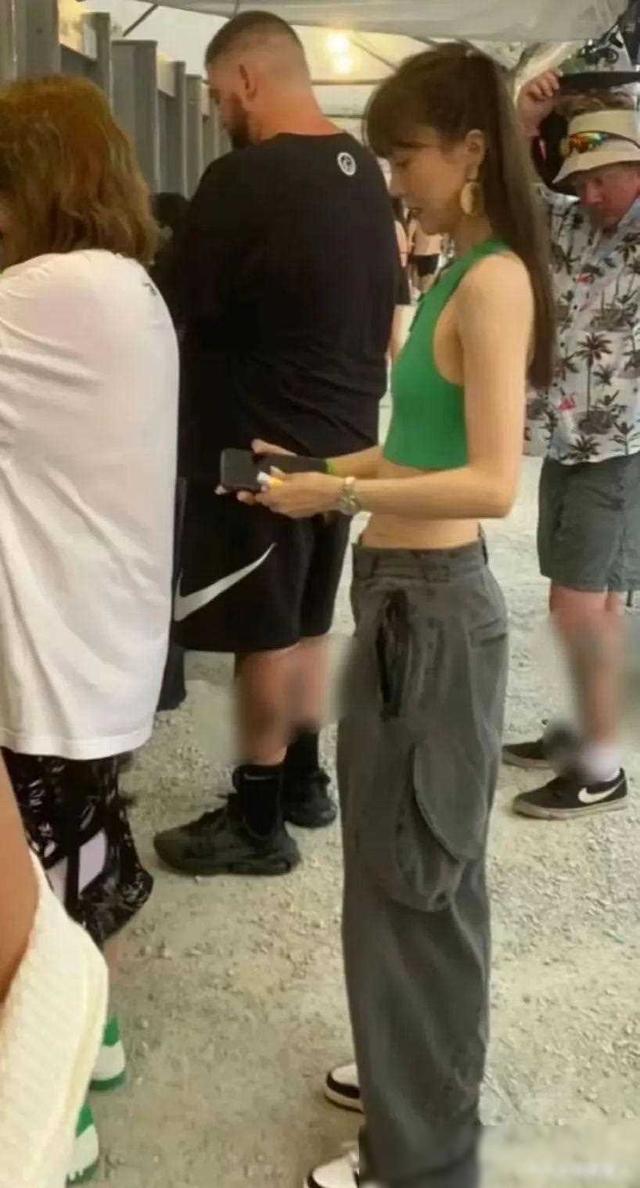 古力娜扎瘦成“排骨精”,四肢纤细像竹竿,娱乐圈病态审美该停了