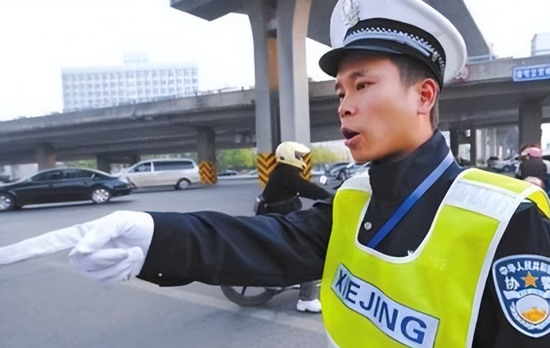 “辅警”和“协警”只差一个字,待遇却有所不同,有一个是临时工