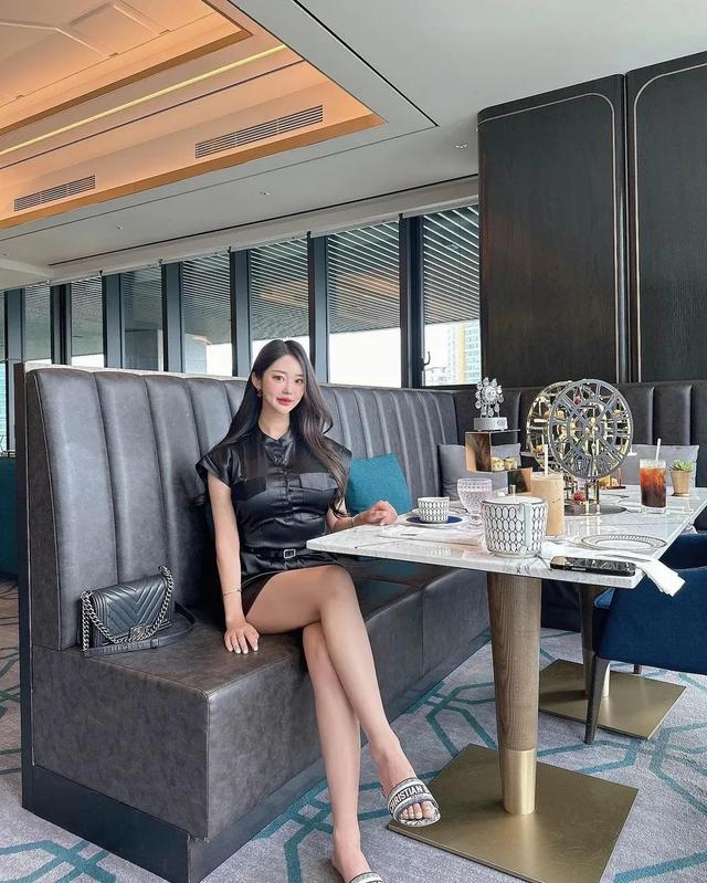 顶级模特!一米2大长腿,完美腰臀比,好润!