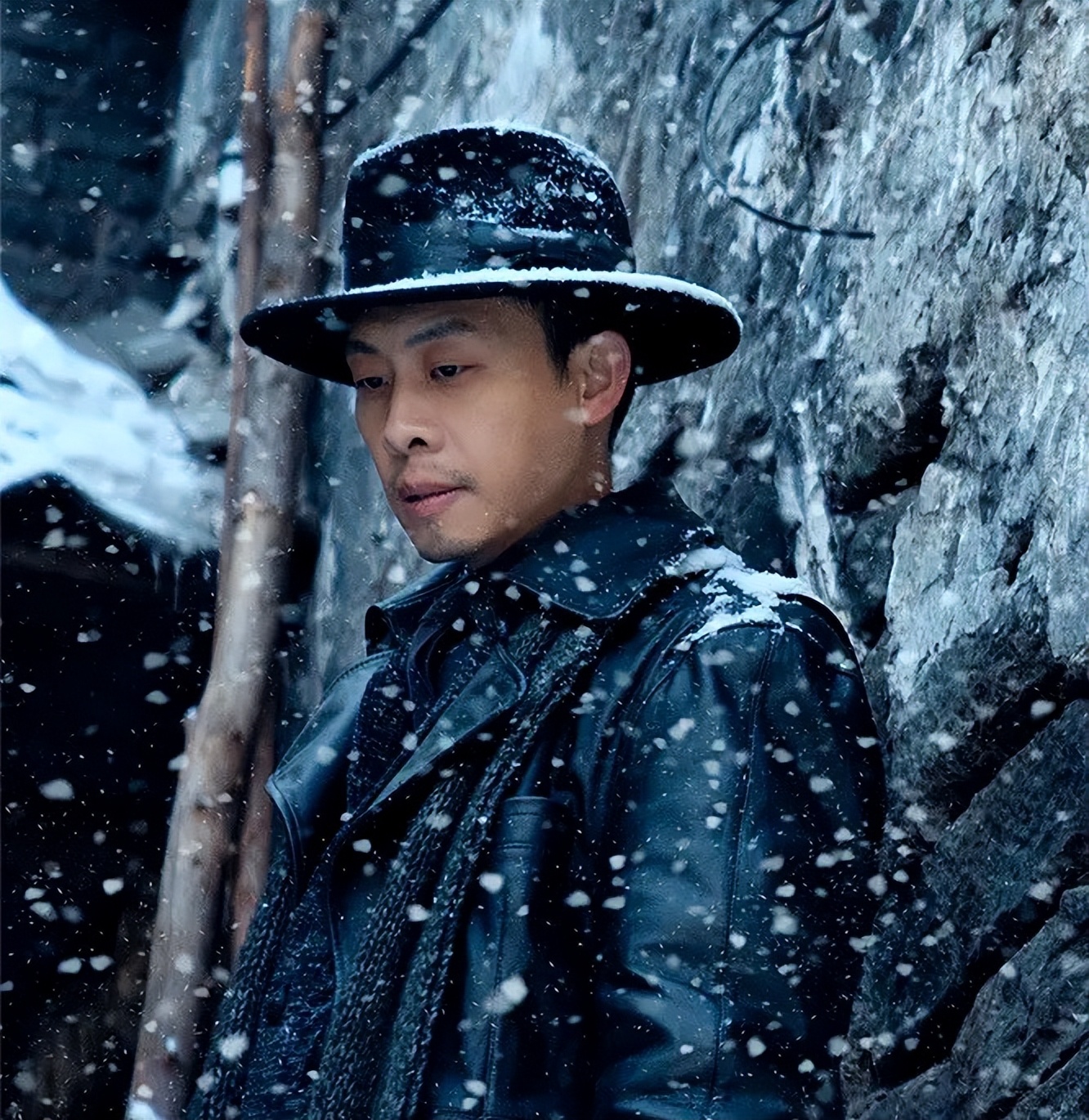 冯小刚出山,雷佳音入局,胡歌回归,这部反特大片票房能否大爆