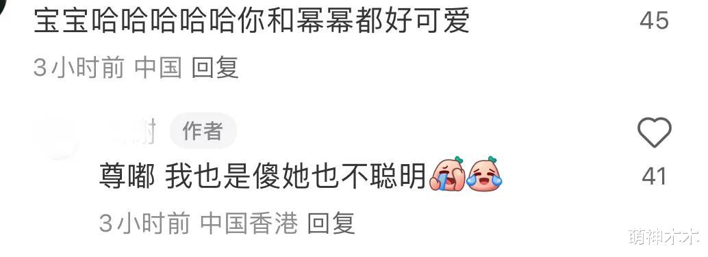 杨幂被曝赶赴香港看女儿，在机场误入男厕所，还被指腿型内八字