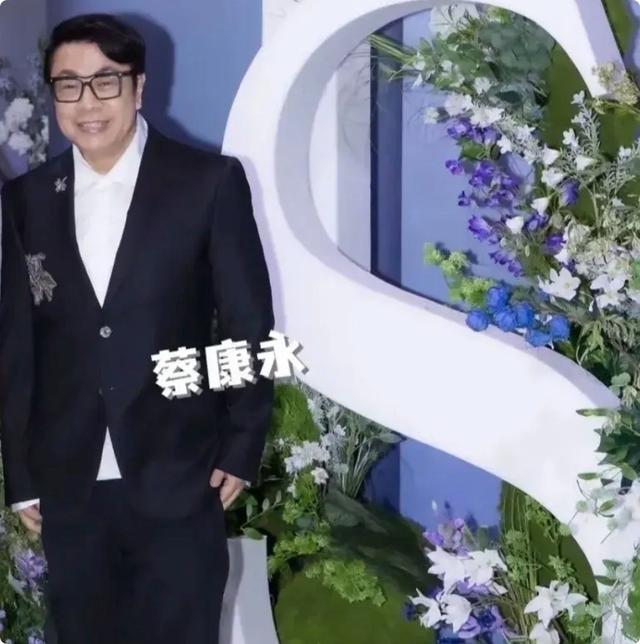 萧敬腾婚礼：小S的腿，贾静雯的肩，徐若瑄的脸，把新娘风头抢了