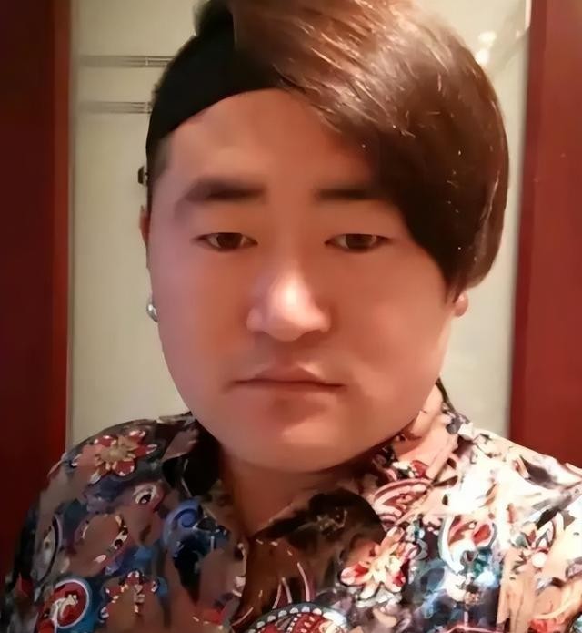 骗王星去泰国的经纪人被深扒,家境贫寒,一个国人在缅北能卖30万