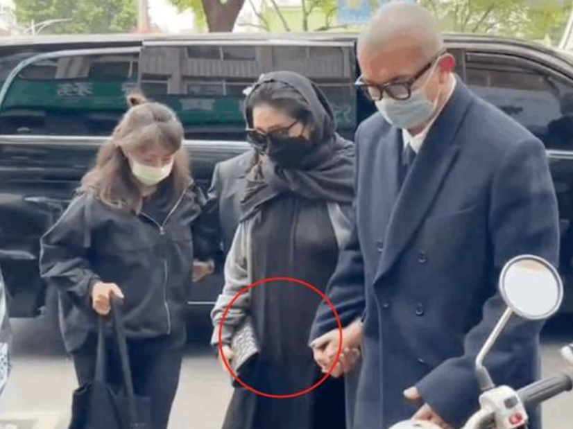陈建州携范玮琪出席丧礼！一个细节让人深思：他们全部都佩戴口罩