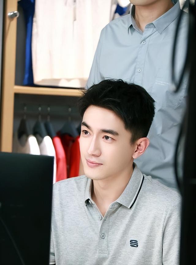 惊天大瓜！林更新赵姐幸福轨迹曝光，甜蜜细节让人脸红心跳！