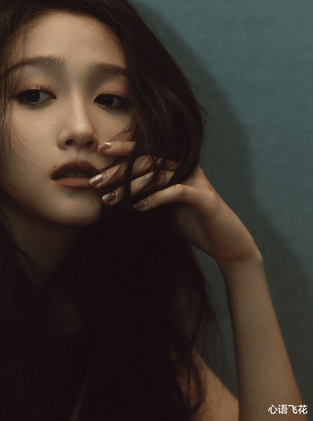 关晓彤可真会穿，超短裙大长腿，又欲又美！