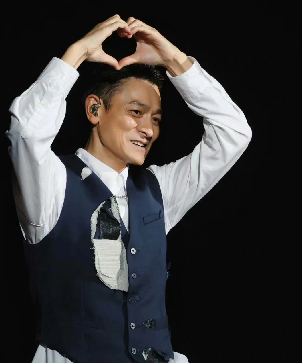 妻女坐包厢看刘德华演唱会,如厕有保镖陪,刘向蕙大声向爸爸表白