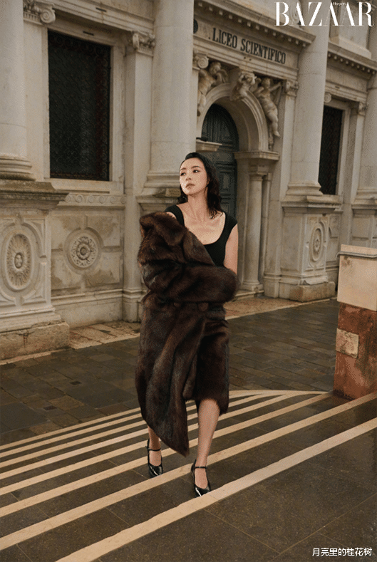 时尚芭莎十月刊:章子怡威尼斯日与夜芭莎大片,自然高级!