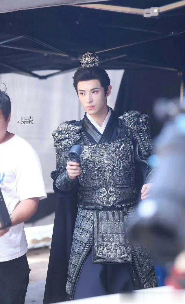 娱乐爆料:王嘉尔,朱珠,王鸥,左叶