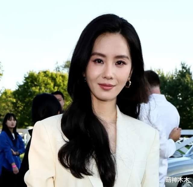 37岁刘诗诗被吐槽脸越来越僵，生图曝光撞脸杨幂，彻底没了辨识度