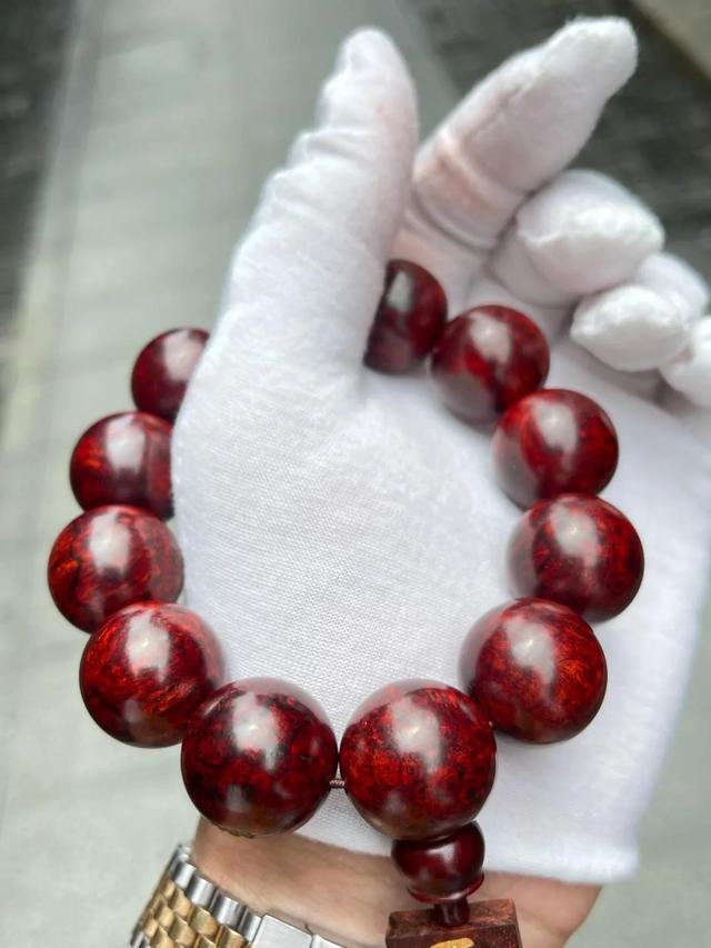 夏季,你的文玩手串还好吗?这6种文玩手串稍不注意,就毁在汗里