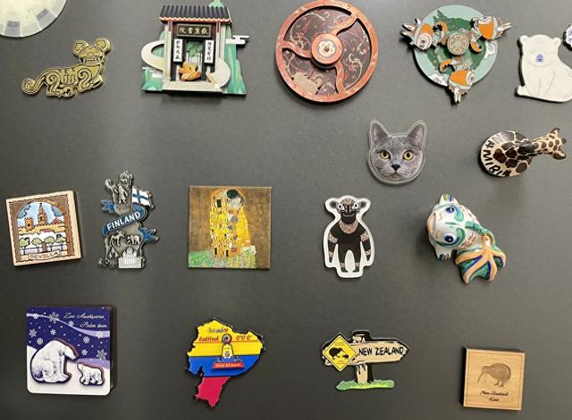 中產(chǎn)的冰箱，為什么吸不住冰箱貼了