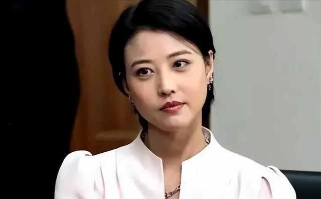 去世不到一年,豪宅破败被挂售,人走茶凉就是对周海媚最好的诠释