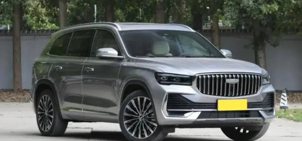 吉利造了一辆王牌SUV！更大更强，2.0T、8AT、智驾，仅12万级