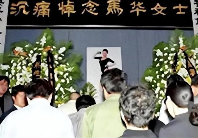 2001年，41岁健美皇后马华突然去世：死前身上出现了大片红紫瘢痕