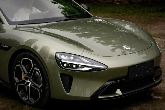 刚刚曝光的新款“小米SU7”,把全国网友都看懵了