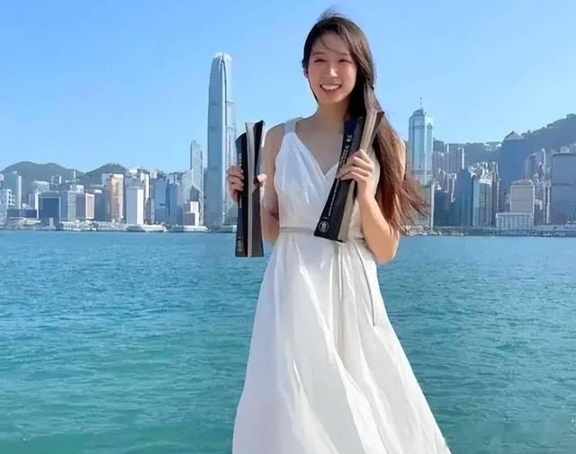 霍启山跟着郭晶晶，现身巴黎奥运会，却意外收获三个绯闻女友