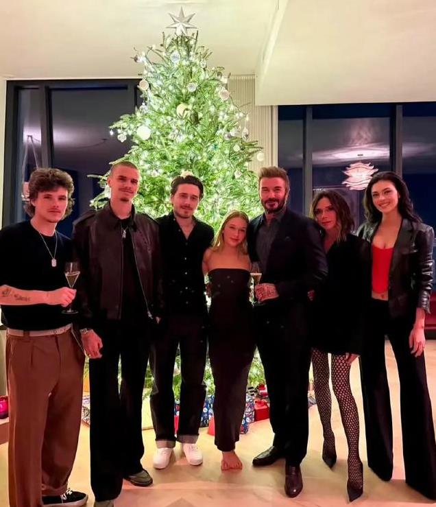 贝克汉姆为跟大布团聚，一家在迈阿密5. 8亿豪宅过节，小七站C位