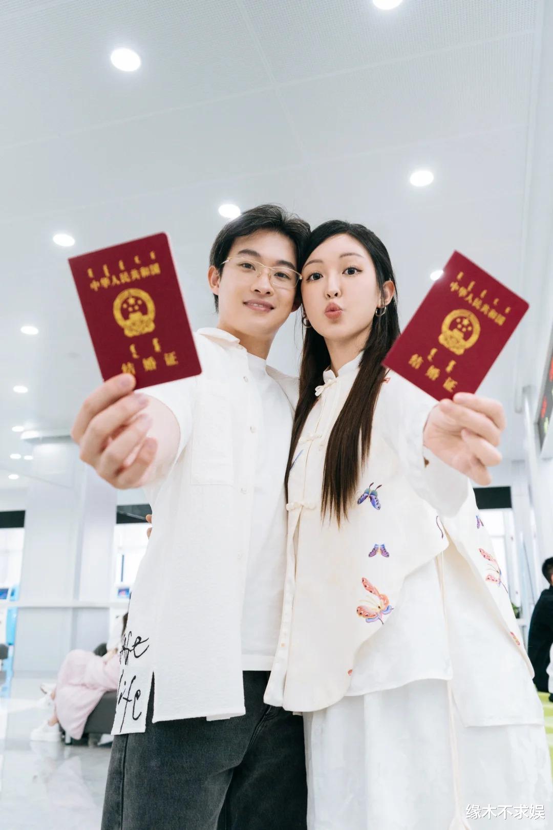 太甜了！千万网红恋爱4个月闪婚！老公头披白纱，聘礼太过豪横！