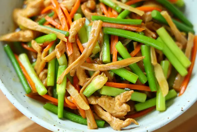 冬天很贵的菜,一到春季便宜又鲜嫩,简单炒一炒,营养丰富口感好