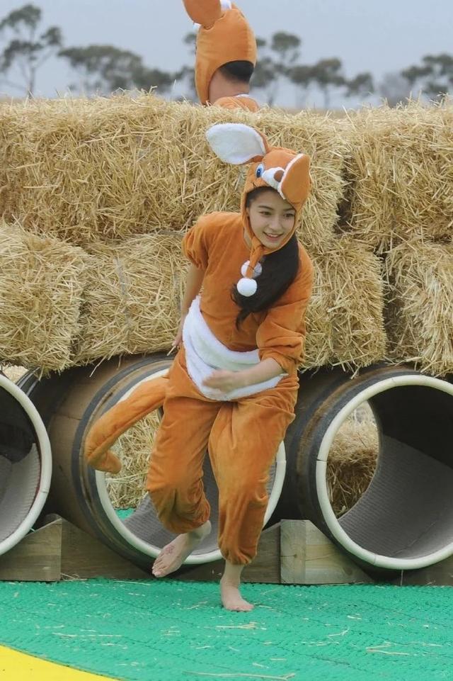 杨颖淡妆素雅的时候，惊为天人！扎个马尾搭普通T恤都能迷死人