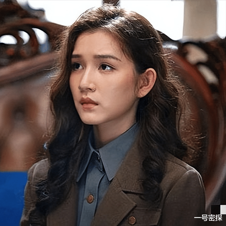 46岁陈思诚携25岁女友欧洲度假,女友身形猛涨,比佟丽娅壮实许多