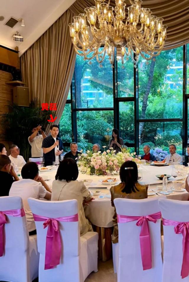 黄海波曲栅栅低调庆祝结婚十周年，8岁儿子搞怪出镜，颜值像爸爸