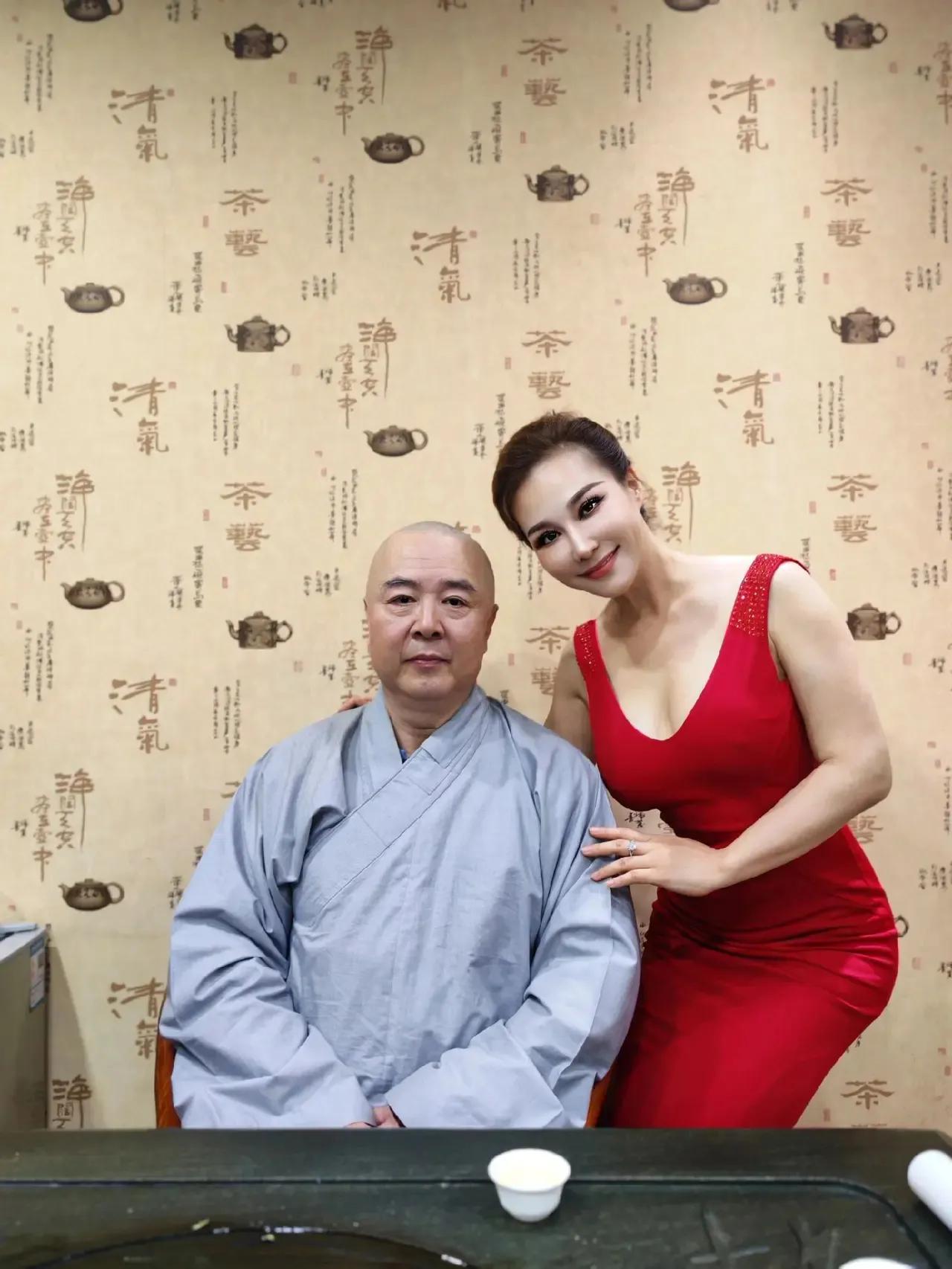 侯耀华后院失火,安娜金为徐少华伴舞,搔首弄姿引发热议