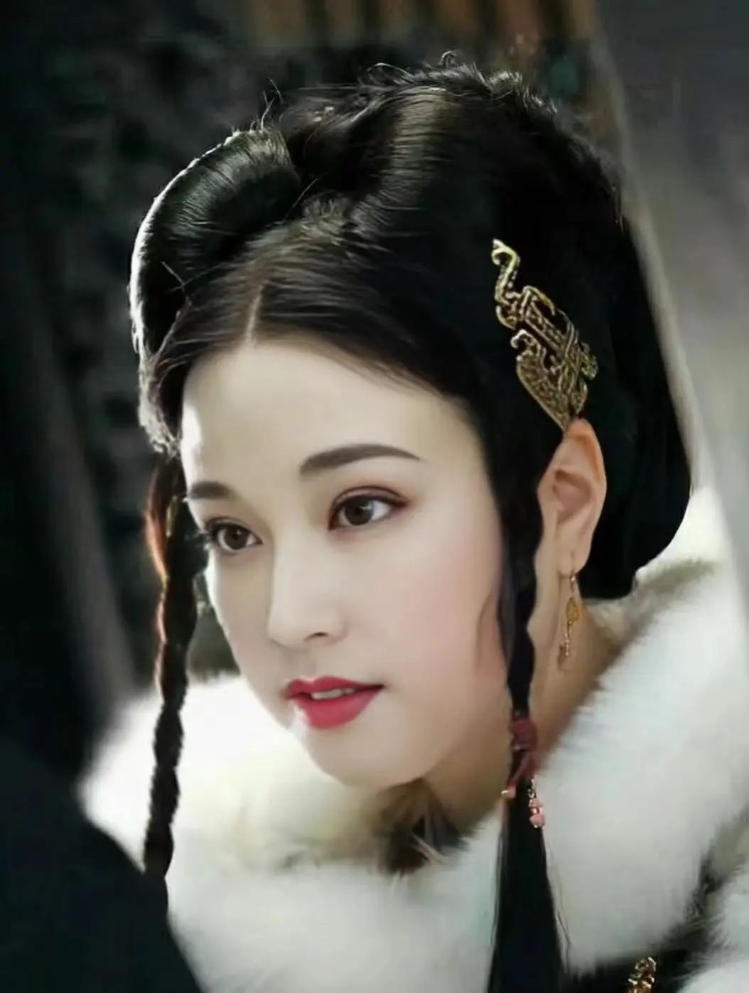 74岁靠眼神魅惑竞演妲己被吐槽，没想到她跑去演胧月了？