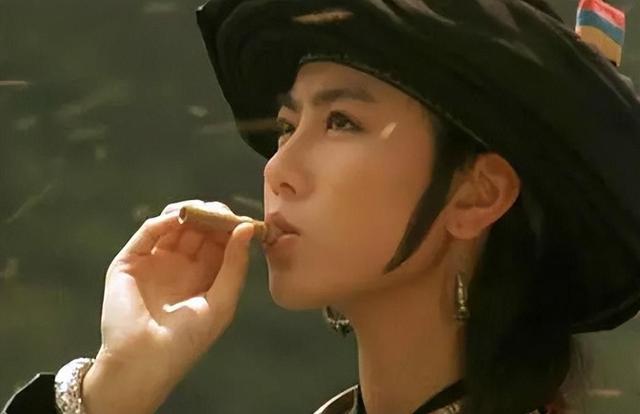 艳压黎姿却沦为富商玩物,被抛弃后成为同性恋,年过半百至今未婚