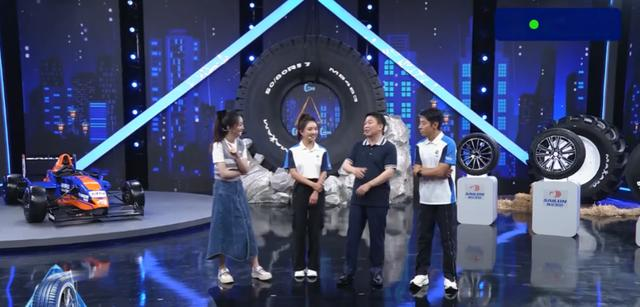 48岁撒贝宁再次被保送,央视连续发文祝贺,直播间露面满脸幸福