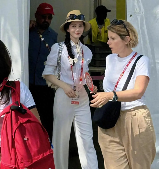 刘诗诗现身奥运赛场,美得令人浑身打激灵,旁边的老外都看呆了!