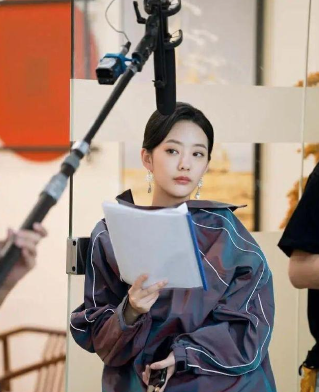 “短剧女王”徐艺真,从演员到老板,拆伴拆出来的机遇,爽文无疑