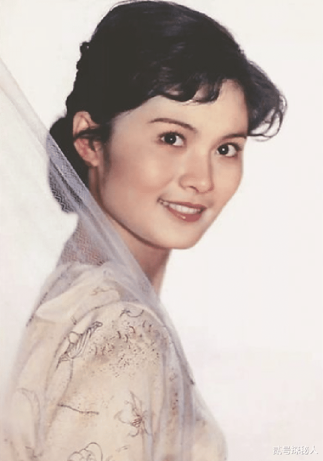 她是80年代“传奇影星”，嫁给军委副主席之子，离婚后成为画家