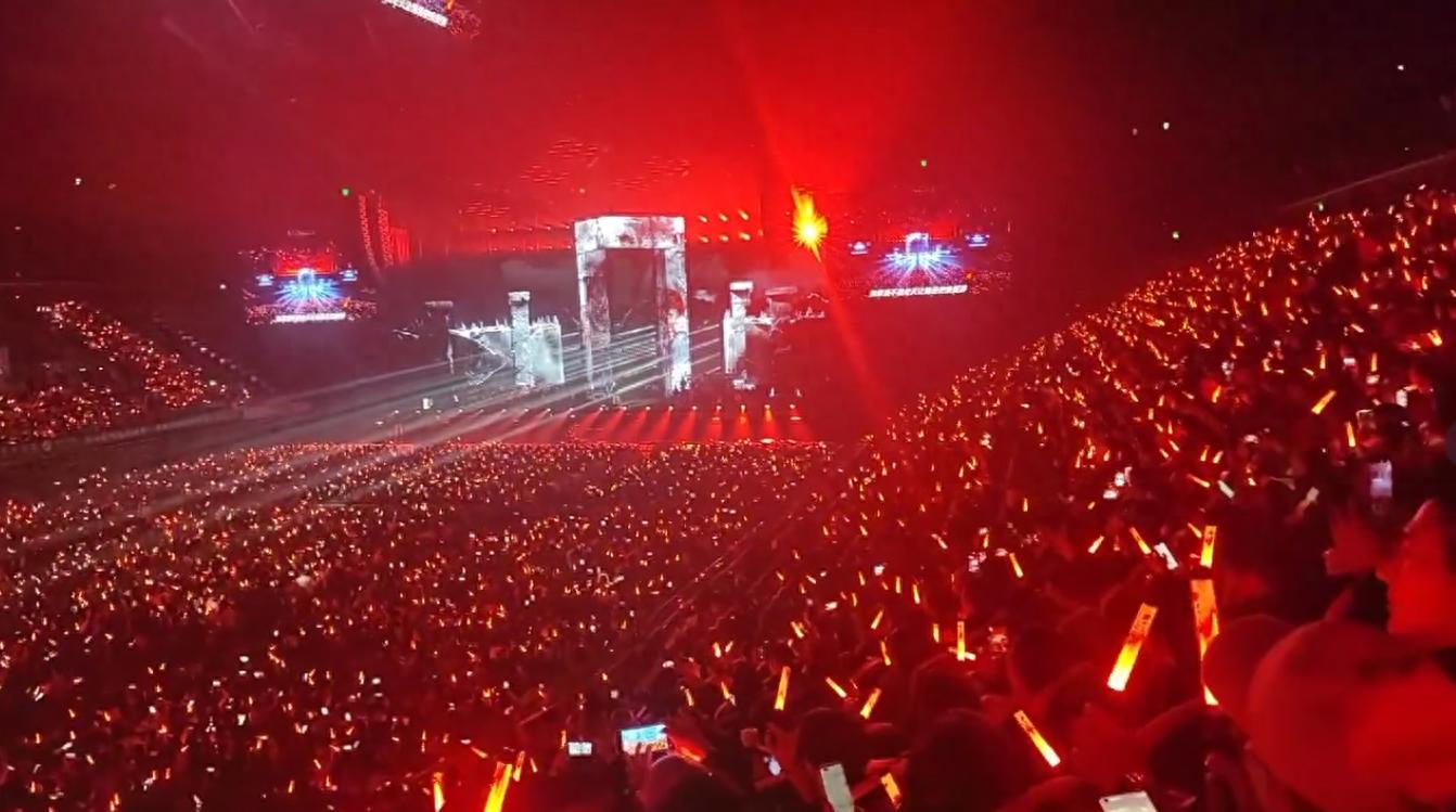 刀郎厦门演唱会精彩纷呈,卷上天的表演让人眼前一亮