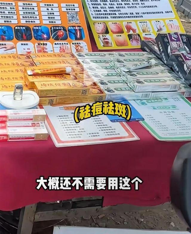 马景涛赶大集,买五块一捆的袜子接地气,自曝虽62了但没长老年斑!