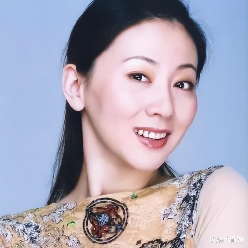 “裸模”汤加丽:霸榜2373天,扬言:不是脱了衣服就是艺术