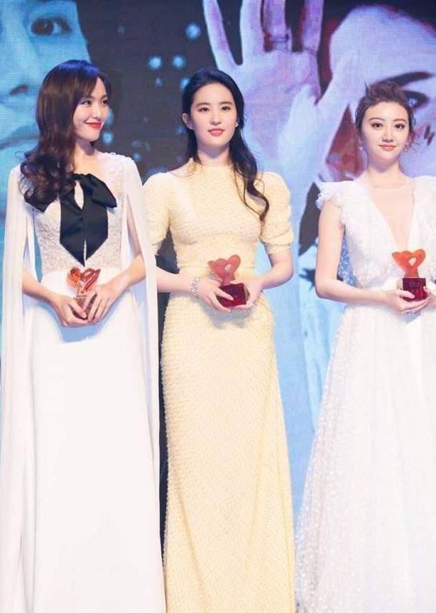 刘亦菲膀大腰圆早已不是神仙姐姐?再看她和杨幂的合照你就有答案