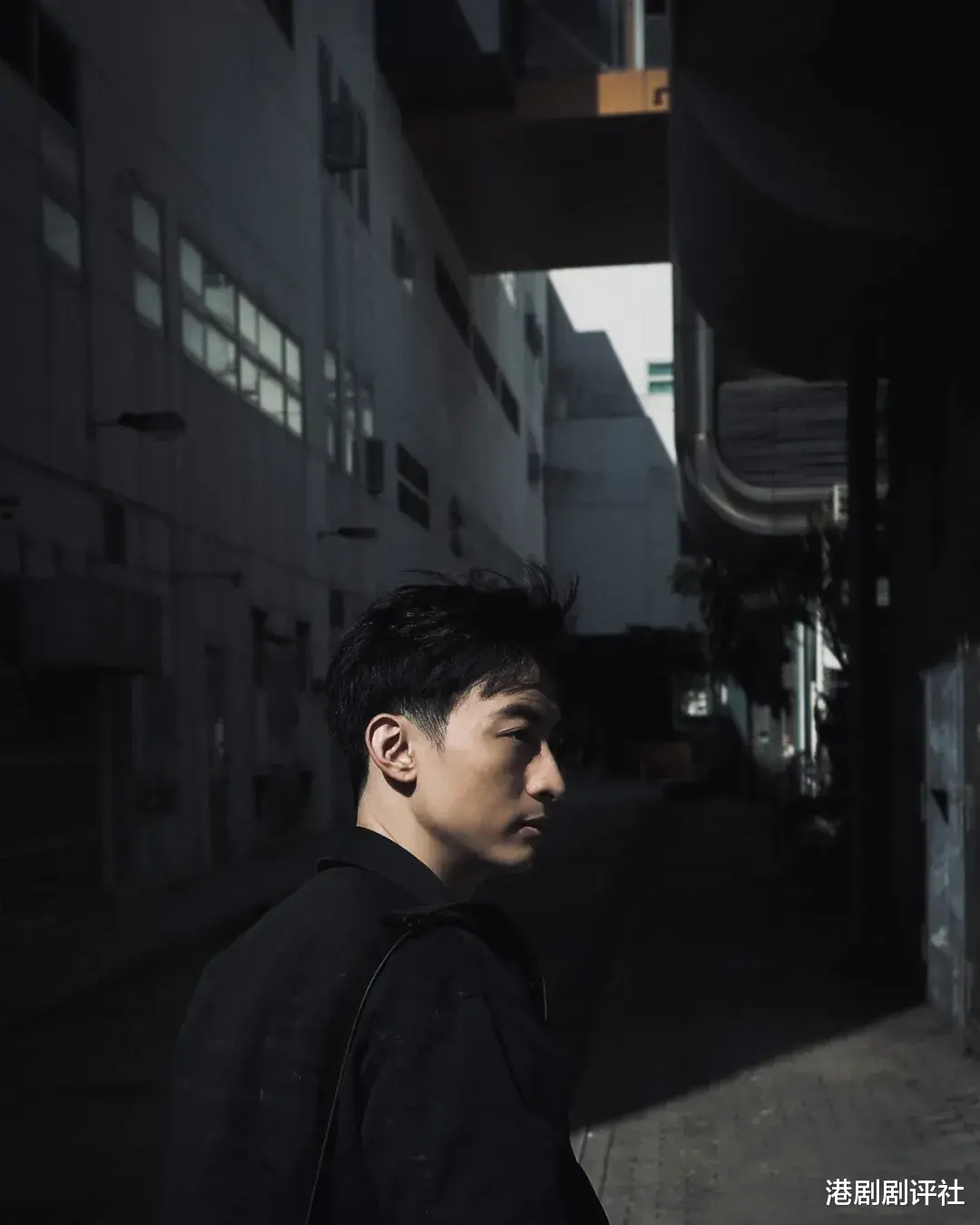 TVB男演员离巢后转战内地拍戏,大赞剧组待遇好,称要以新人姿态虚心学习