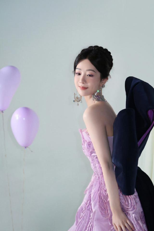 我一般很少承认杨紫的时尚美,但这个是真的美!惊艳了半个娱乐圈