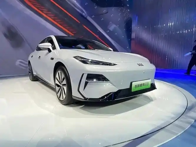 比亚迪汉、吉利银河E8、奇瑞风云A9，谁才是你心中的“最美”轿车