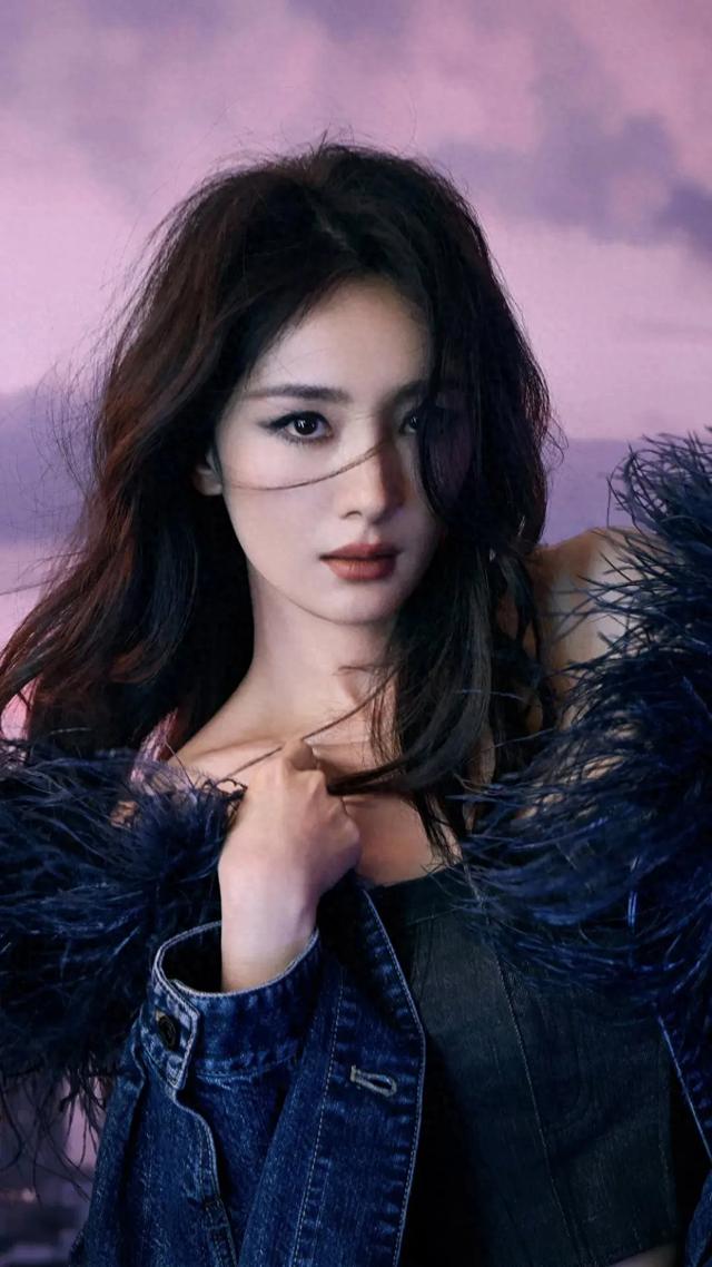 杨幂，18岁的迷人照片分享给大家一起欣赏呗！太罕见的女神已上线