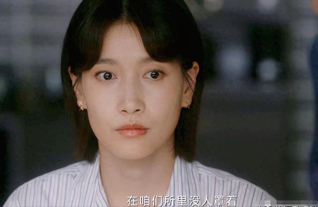 父亲是老戏骨，她长相平平却资源不断，被冯小刚称其低估的星二代