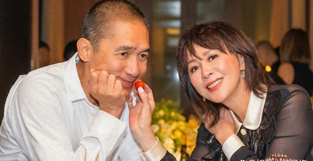 刘嘉玲晒照为梁朝伟庆生，伟仔妈妈与妹妹罕见亮相，杨千嬅送祝福