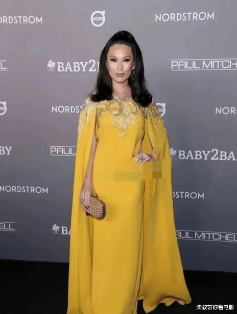 从顶级富豪到害怕年老色衰，医美整型失败的邓文迪，如今像极了外星人！