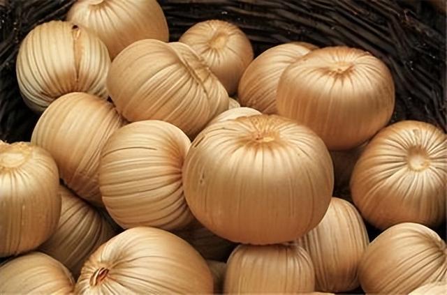 上个世纪70年代,你手里有10块钱,能在饭店吃到什么?