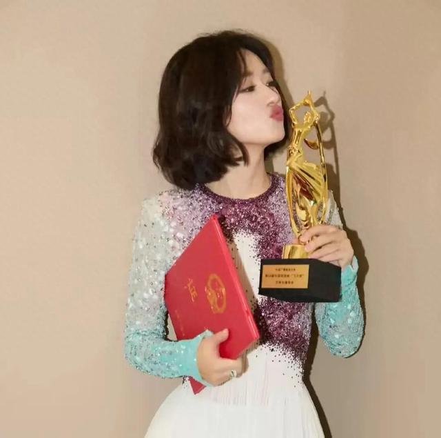 炸锅了！刘雨鑫为殷桃打抱不平，疑阴阳赵丽颖，殷桃在下面回应