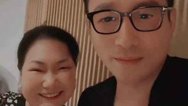 S妈被爆日本求助汪小菲内幕，曾让大小S替父还债800万，也不简单