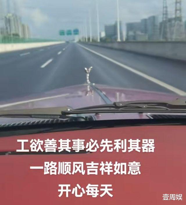 66岁港星开劳斯莱斯去剪彩,满头白发苍老不少,早年赌博输光家当