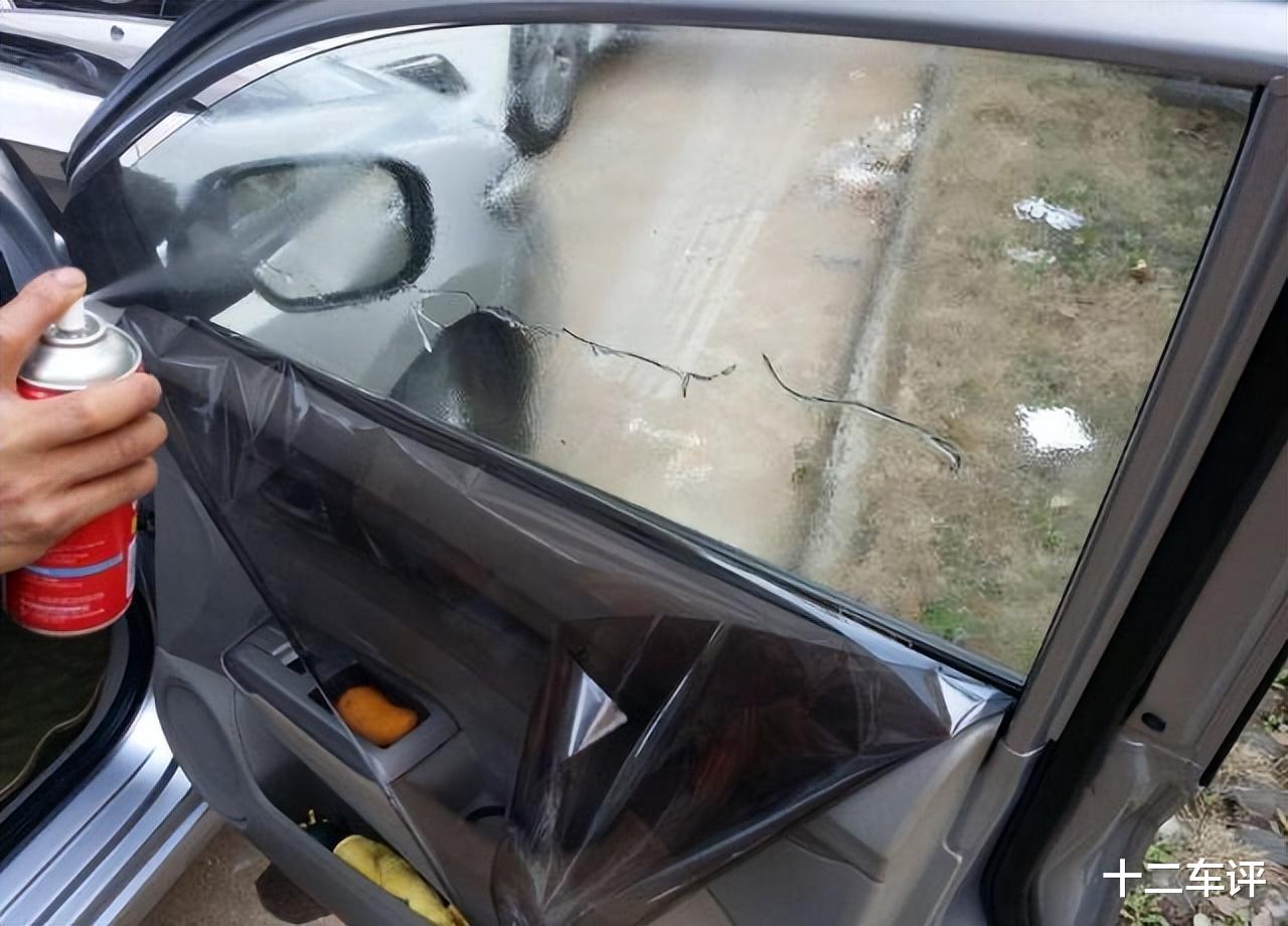 买了新车，为什么4S店会给免费贴膜？老司机：天下没有免费的午餐